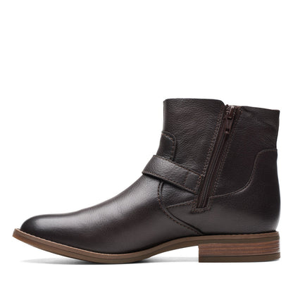 Clarks Camzin Loop 26174151 Womens Brown Wide Leather Ankle & Booties Boots