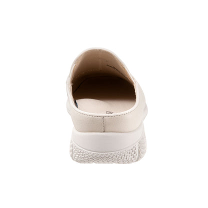 Trotters Uma T2238-126 Womens Beige Wide Leather Slip On Mule Flats Shoes