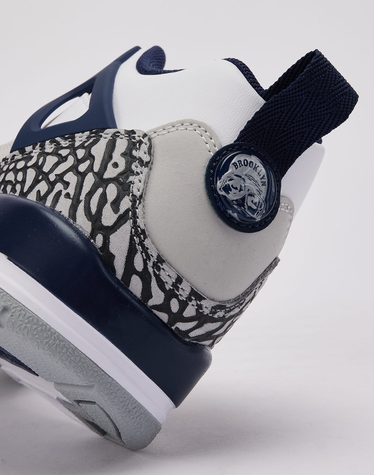 Jordan  Spizike Low Grade-School