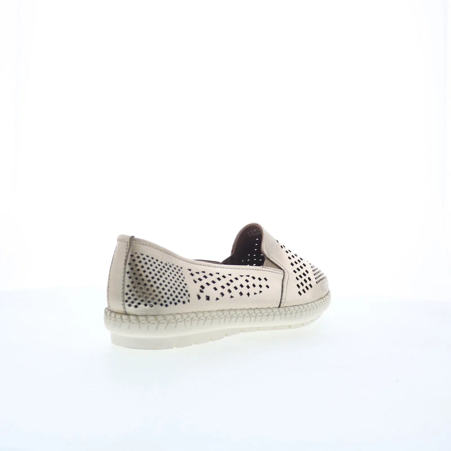 Trotters Royal T2319-719 Womens Silver Leather Slip On Loafer Flats Shoes