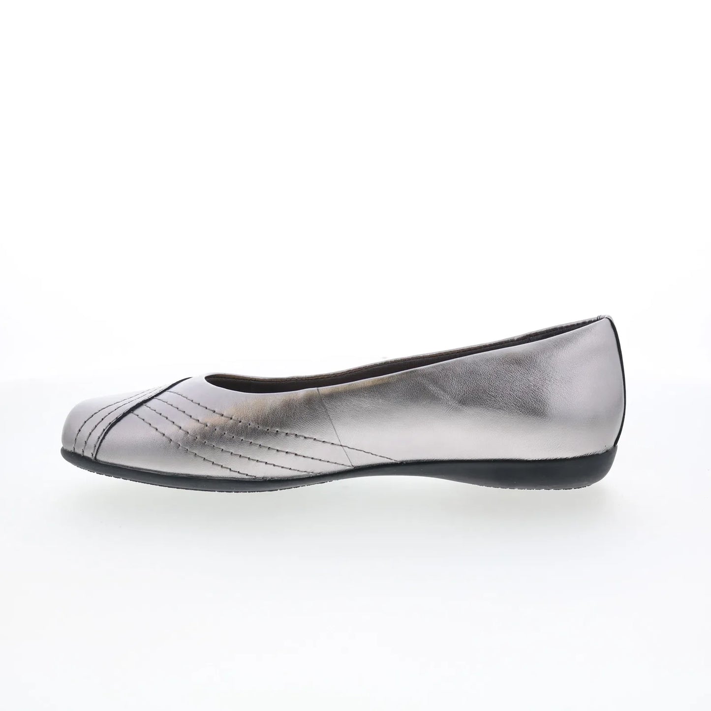 Trotters Sasha T2327-033 Womens Silver Leather Slip On Loafer Flats Shoes