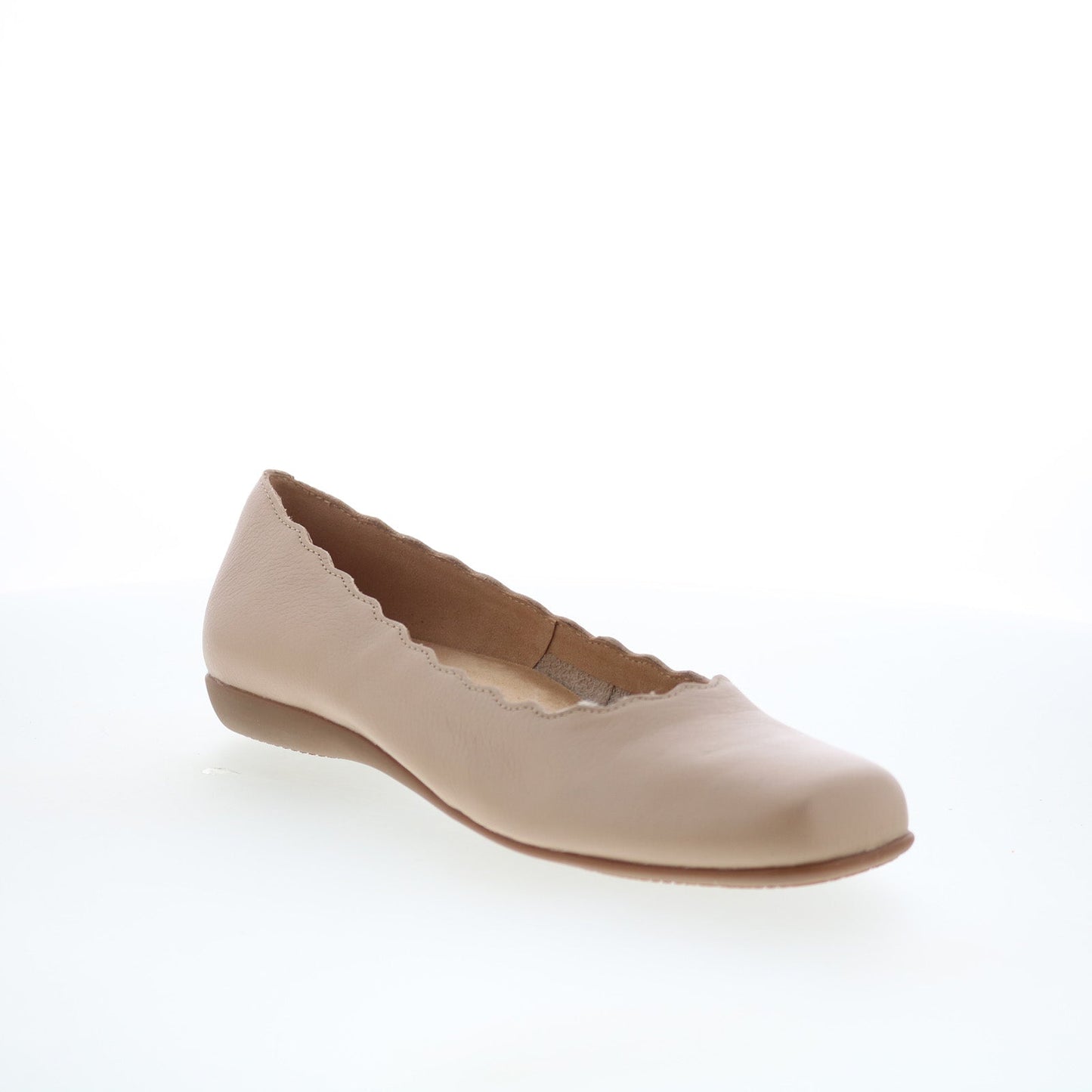 Trotters Sabine T2255-130 Womens Beige Leather Slip On Ballet Flats Shoes